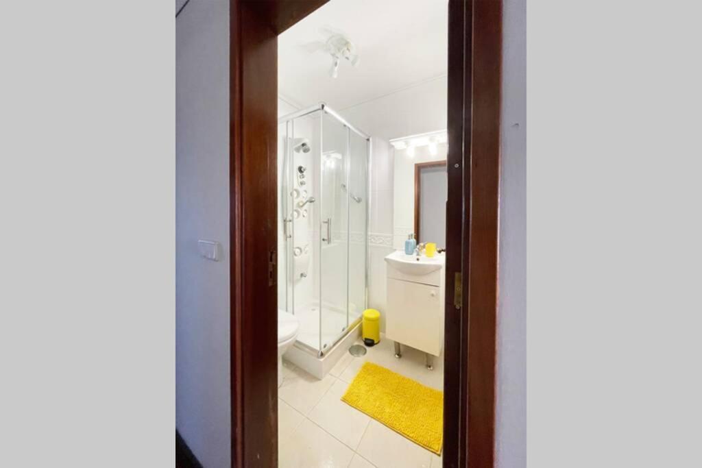 Yellow House Aveiro Smart Tv And Garage Luaran gambar